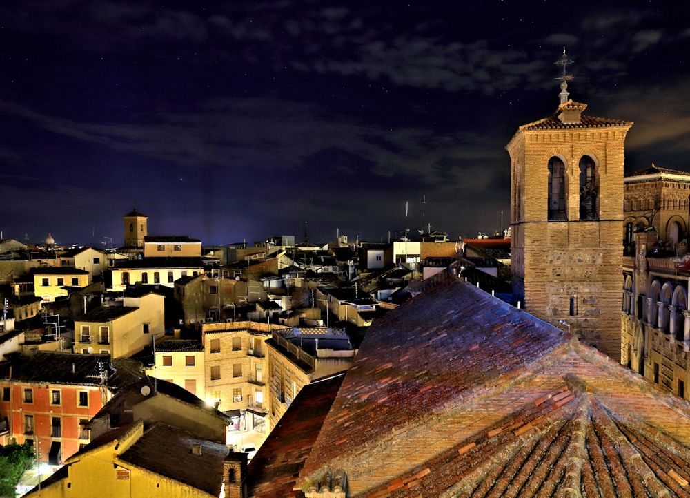 Toledo über den Dächern bei Nacht