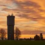 Tolle Lichtstimmung und Himmelsfarben über dem Wasserturm und meinem Wohngebiet.