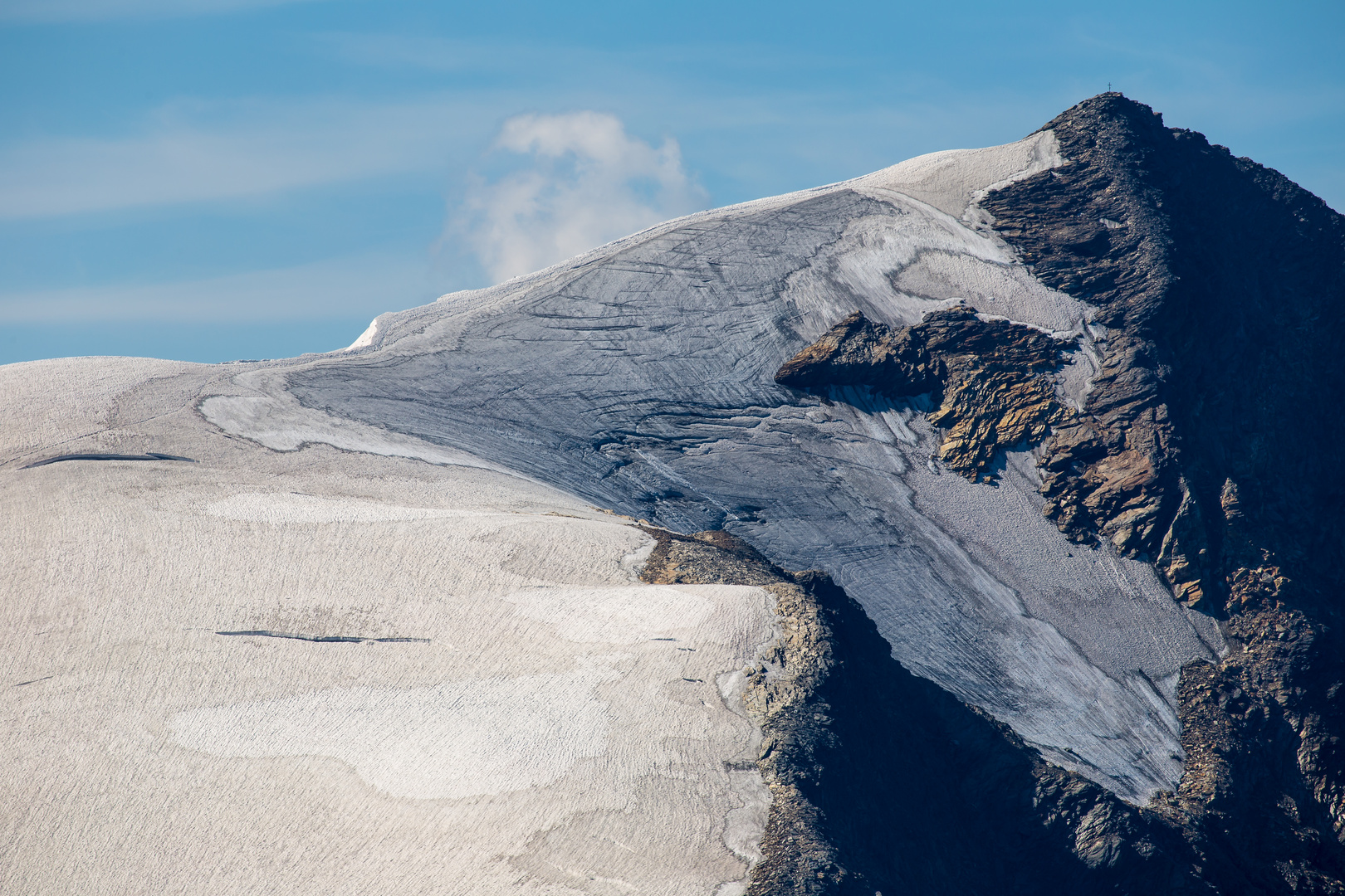 Tolle Muster im Schnee - was die Natur so zaubert....