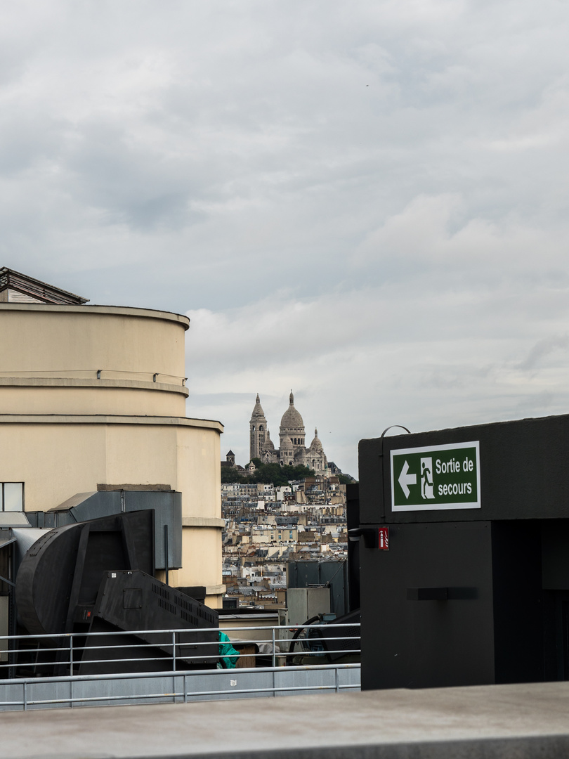 toller Blick auf Sacré-Cœur, vom Dach Galeries Lavayette