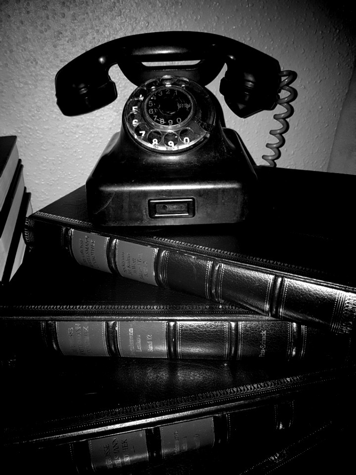 tolles altes Telefon, was früher auf der Bahn genutzt wurde