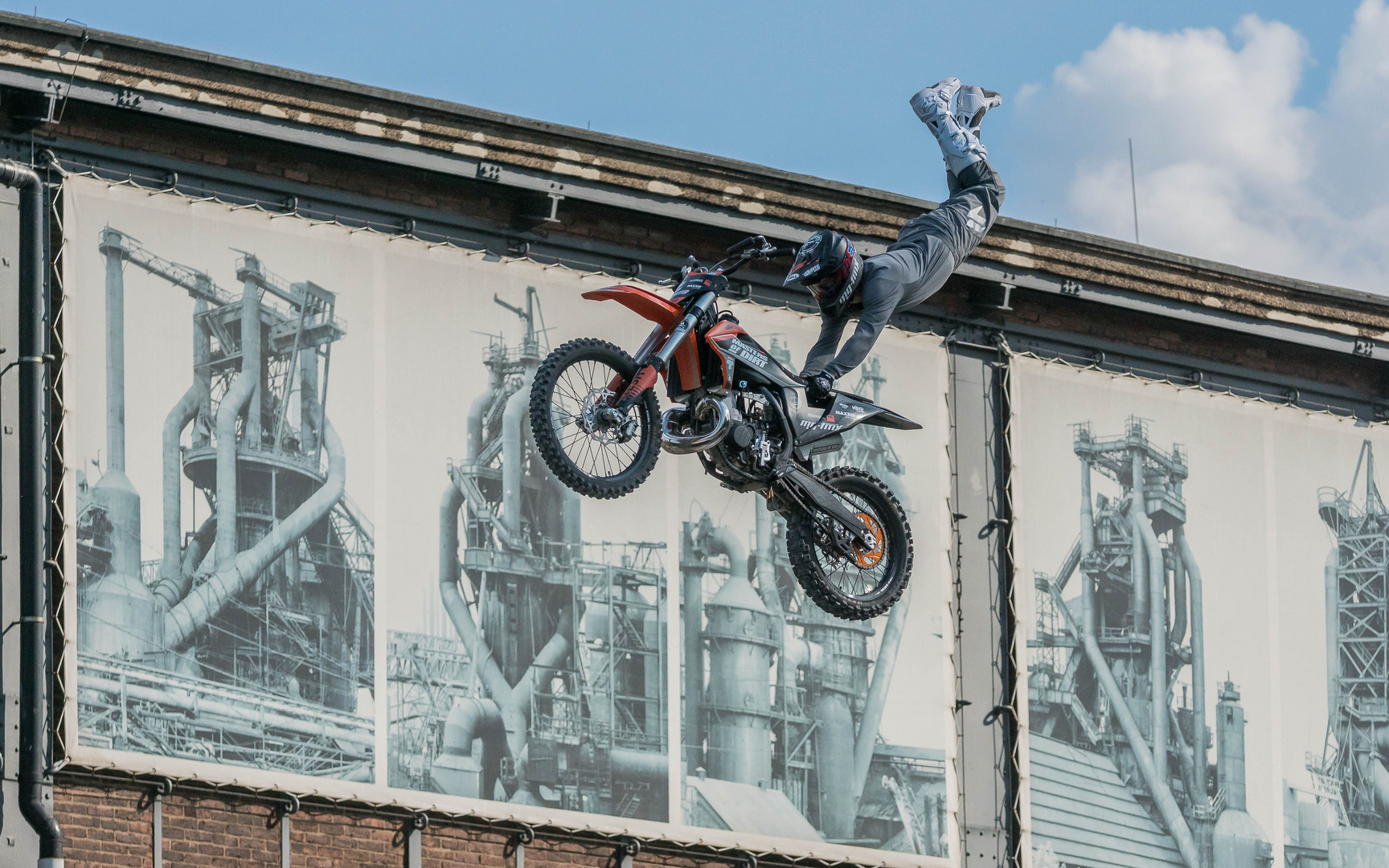 tollkühne Männer mit ihren fliegenden Kisten 3