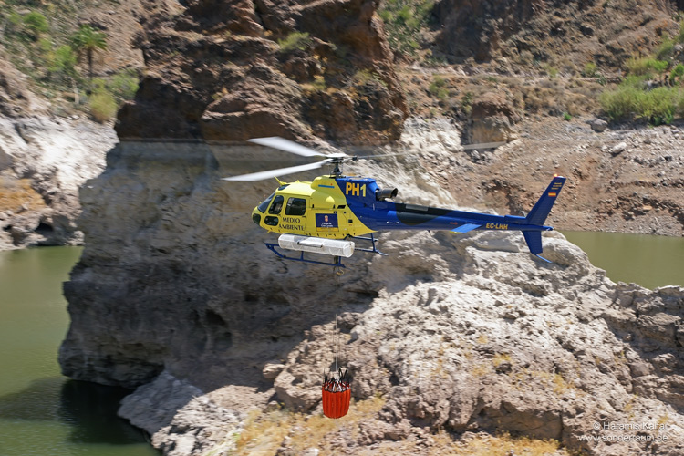 Tollkühner Löschhubschrauber-Pilot Gran Canaria