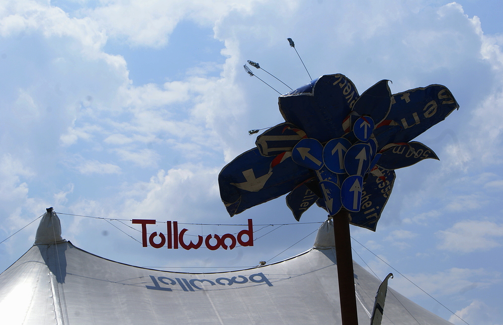 TOLLWOOD....