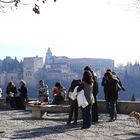 Tomando el sol frente a la Alhambra