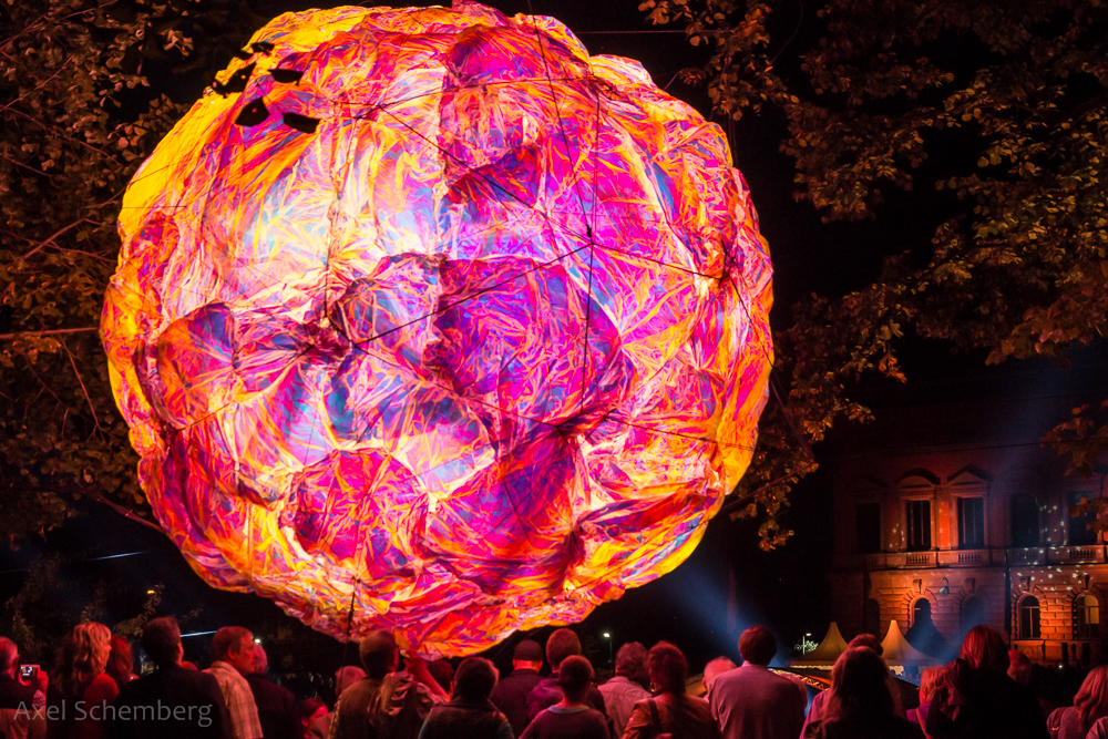 Tomás Saraceno: Feuerball