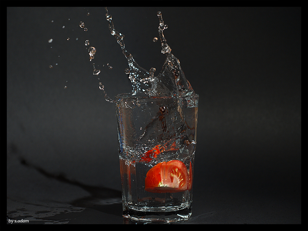 Tomate im Wasserglas