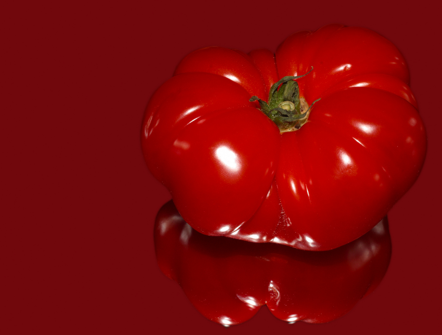 Tomate in Rot