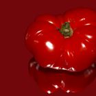 Tomate in Rot