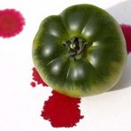 Tomate in Rot