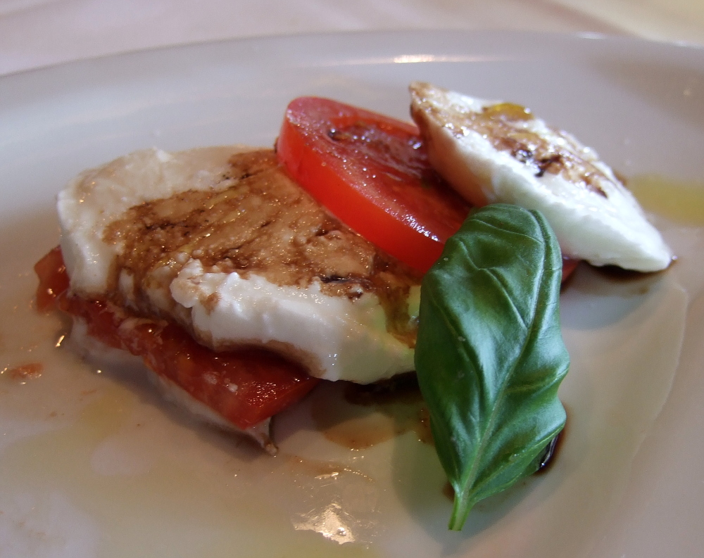 Tomate mit Büffelmozarella