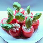 Tomate mit Mozarella gefüllt