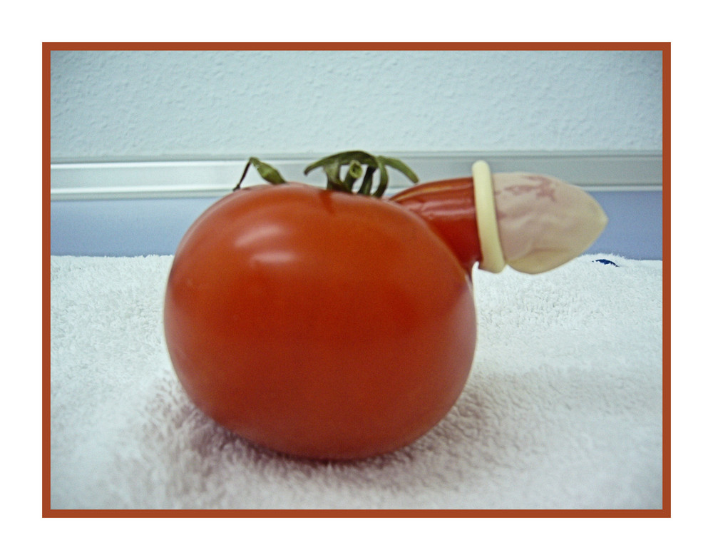 Tomate mit Mützchen