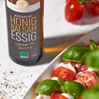 Tomate-Mozzarella und HonigBalsam Essig