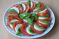 Tomate + Risella (veganer Reis-"Mozarella")