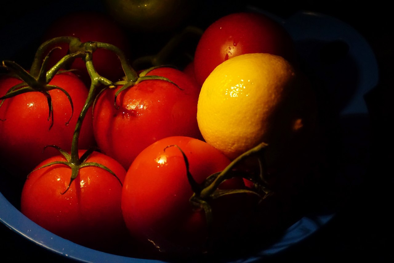 Tomate vs saures Früchtchen. 