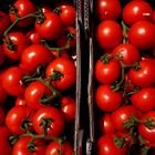 Tomaten 3,99 € (links)   Bio-Tomaten 8,95 € (rechts)