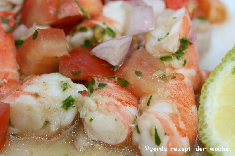 Tomatensalat mit Garnelen