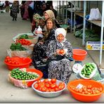 TOMATES - CONCOMBRES et CORNICHONS .