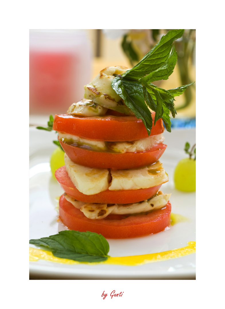 Tomato Halloumi Pyramide