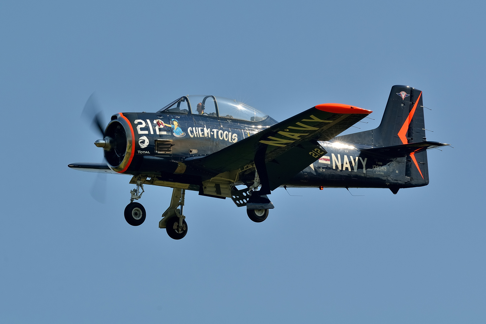 Toni Eichhorn in seiner T-28B