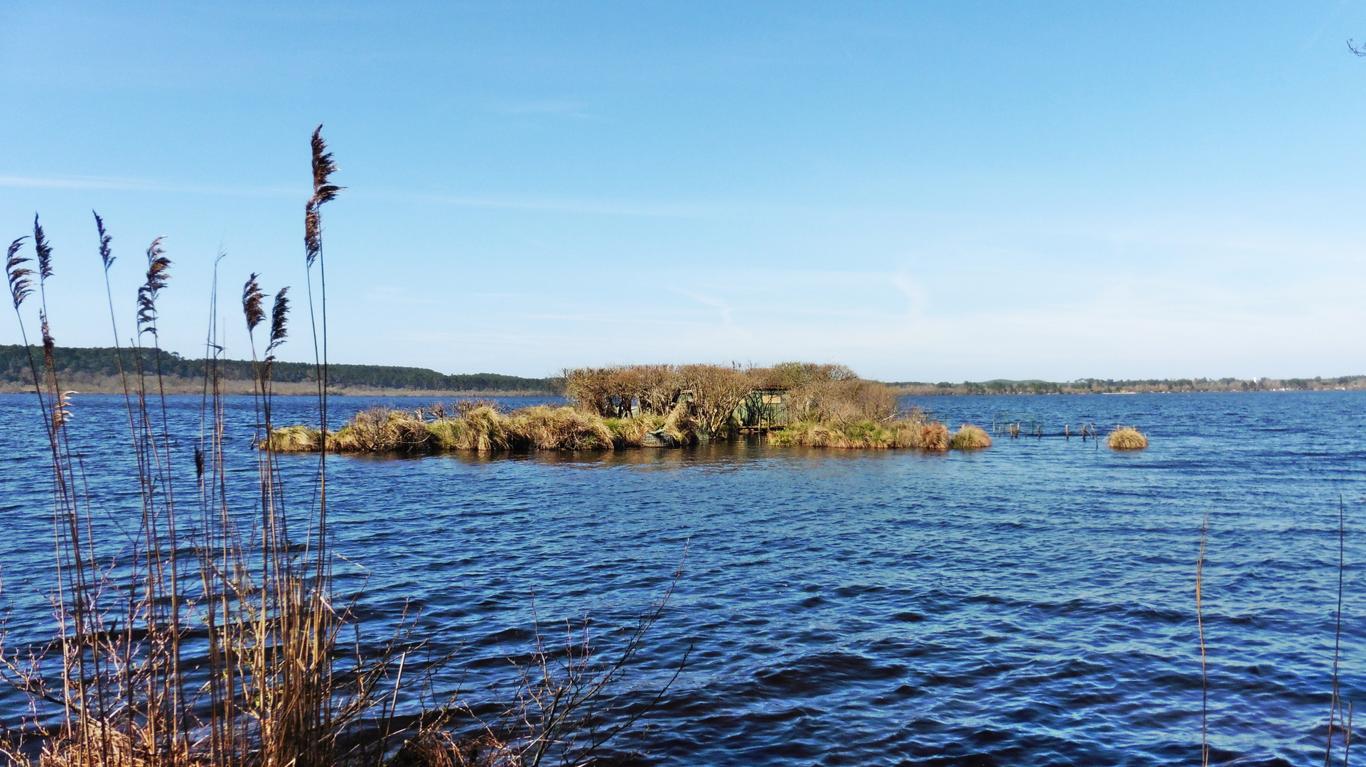 Tonne de peche sur le lac de Léon