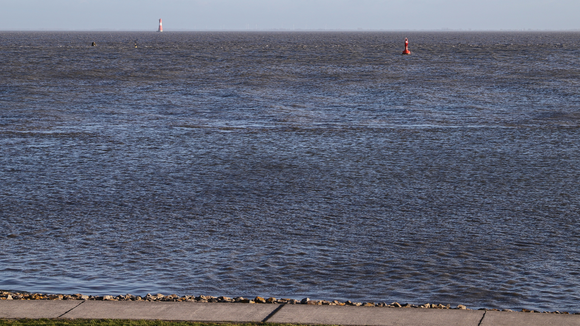 Tonnen und Leuchtturm im Jadebusen (2019_03_25_EOS 6D Mark II_1129_ji