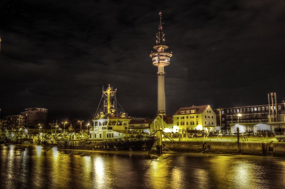 Tonnenhof Bremerhaven bei Nacht HDR