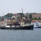 Tonnenleger Bussard läuft zu einer Rundfahrt auf die Flensburger Förde aus