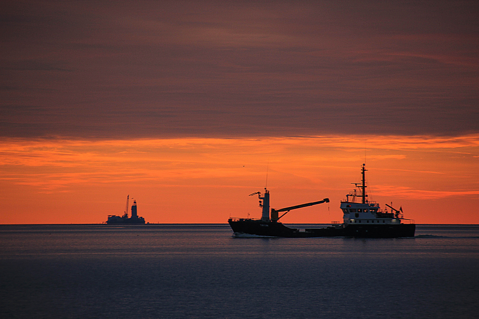 Tonnenleger Triton im Abendlicht