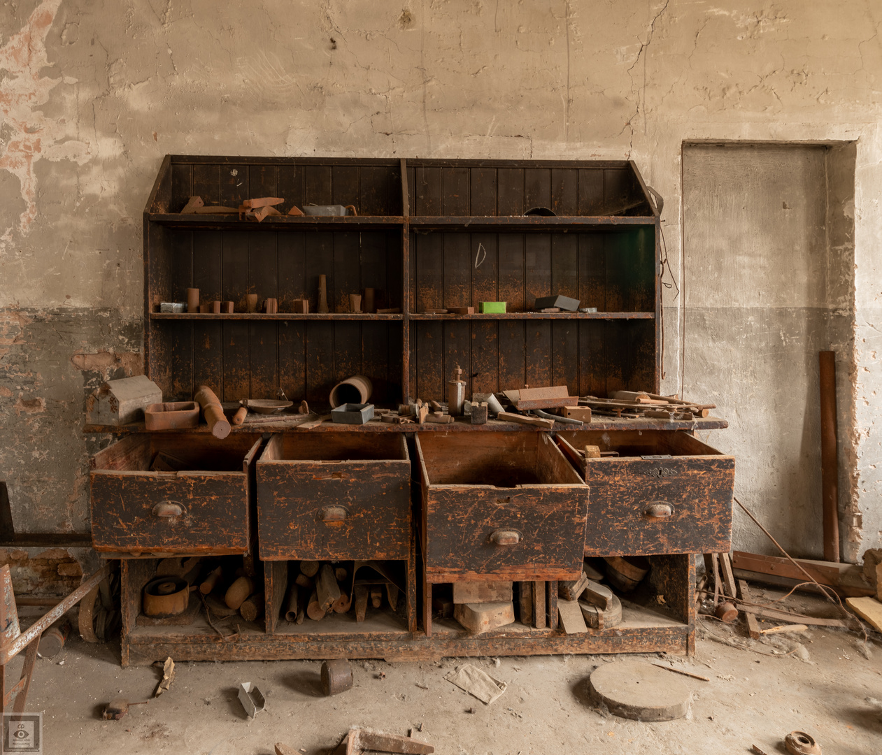 Tool cabinet