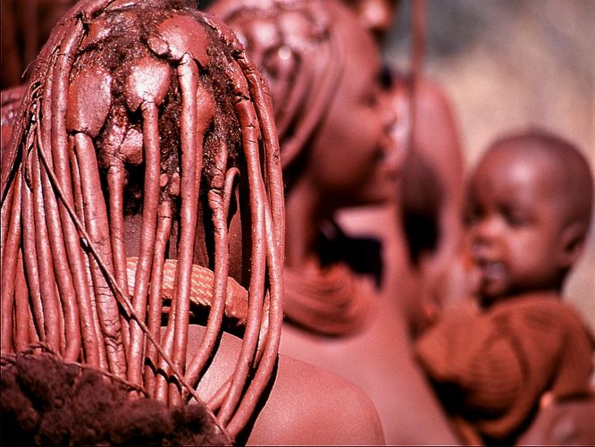 Top-Frisur - Himbas in Namibia by Eduard Tkocz