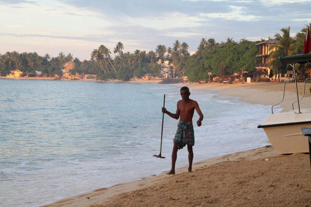 TOPP TIPPS 1: Strand in UNAWATUNA, SRI LANKA c10-col