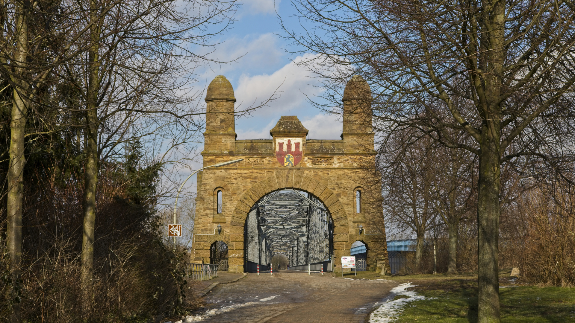 Tor der Alten Harburger Elbbrücke 