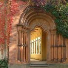 Tor im herbstlichen Kleid im Park Sanssouci