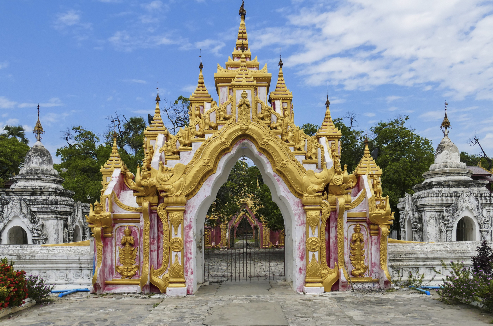 ...Tor in der Kuthodaw Pagode...