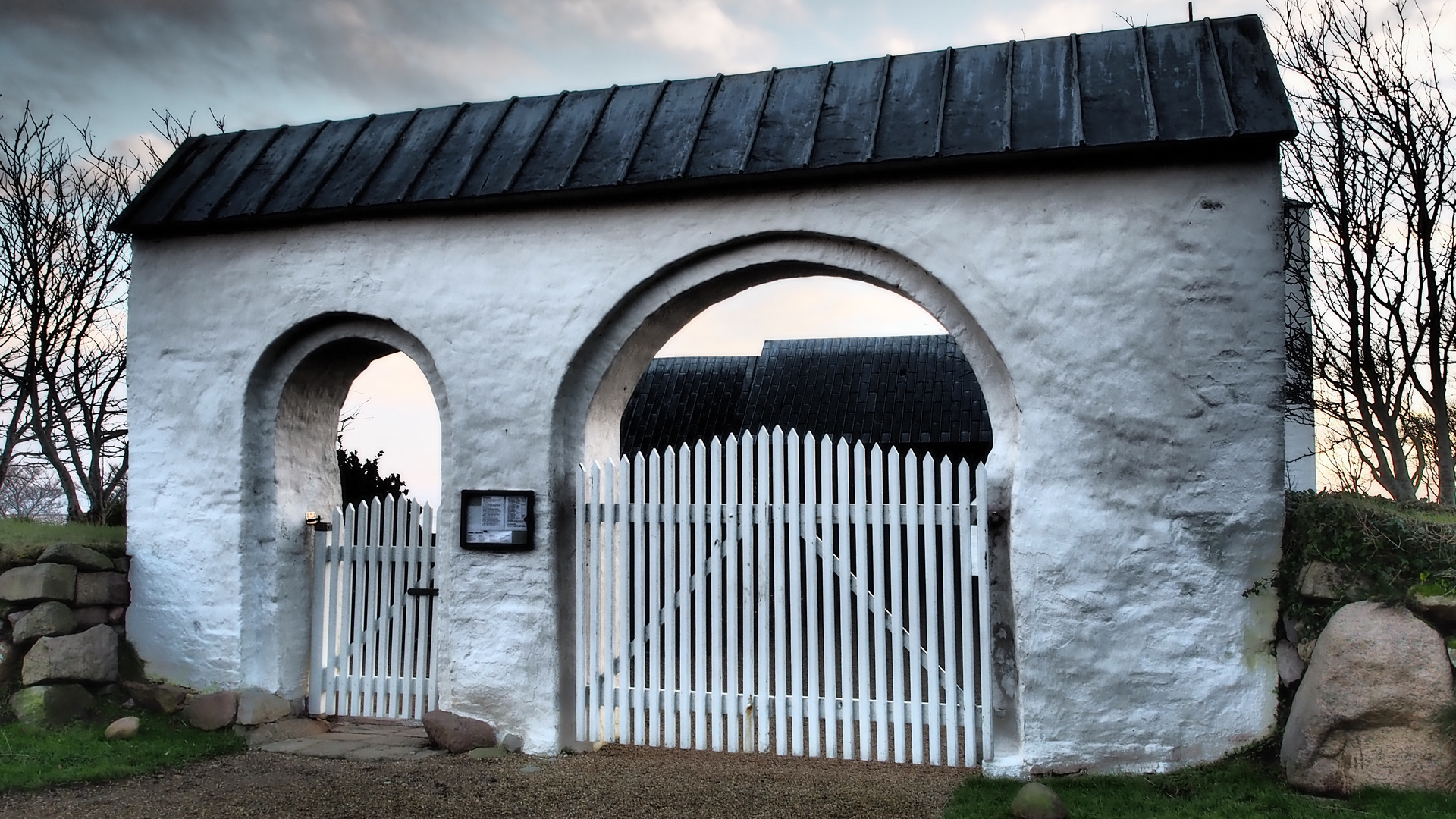 Tor zum Friedhof