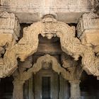 Torana (Torbau) im hinduistischen Tempel von Nagda