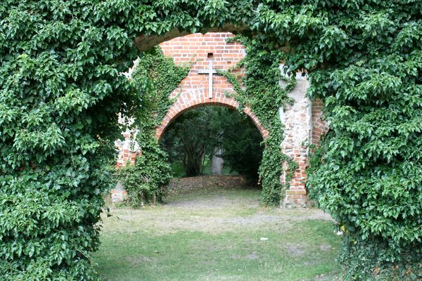 Torbogen am Kloster