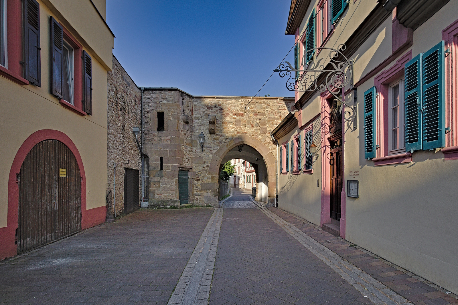 Torbogen in der Alzeyer Schlossgasse