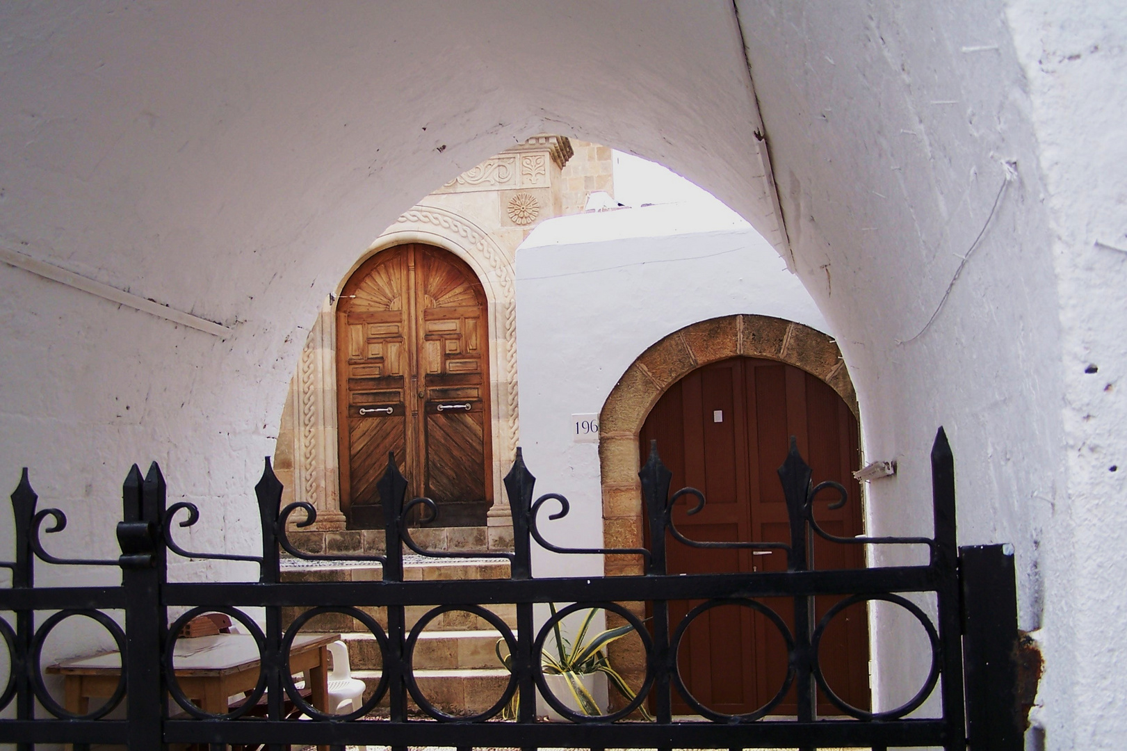 Torbogen in Lindos/Rhodos