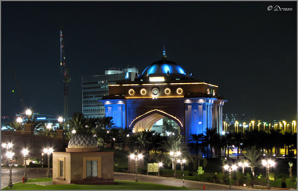 Torbogen vor dem Emirates Palace II