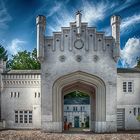 Torbogen zum Schloss Blomenburg