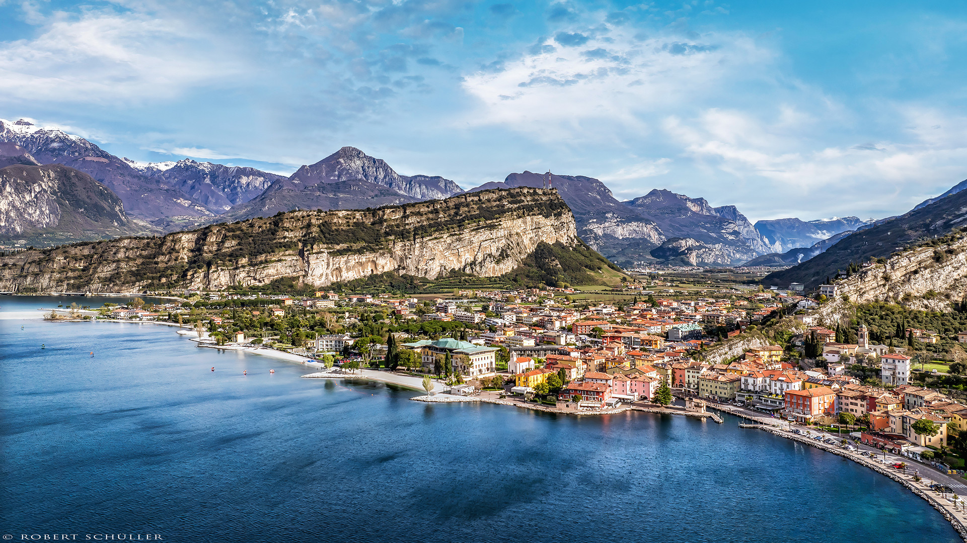 Torbole und die Tafelberge am Gardasee