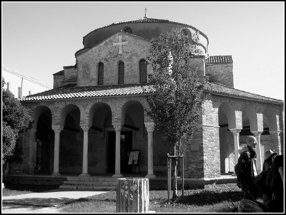 Torcello..bsilica di S.Fosca i b/N