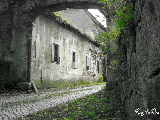 Toreinfahrt zu einem alten Landschloss