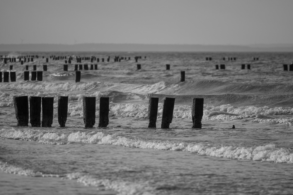 Torfbrücke am Strand