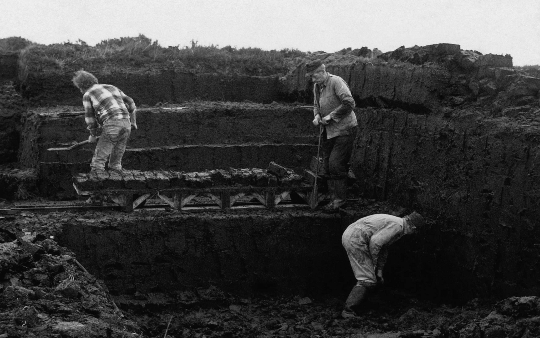 Torfgraben in Ostfriesland , aus dem Jahre 1975