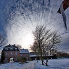 Torhaus Graefenthal mit Eiszapfen am Scheunendach 