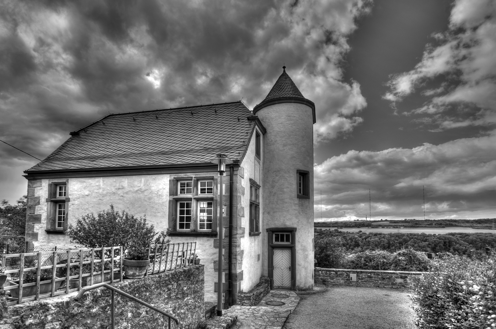 Torhaus Scharfeneck in Überherrn-Berus, s/w